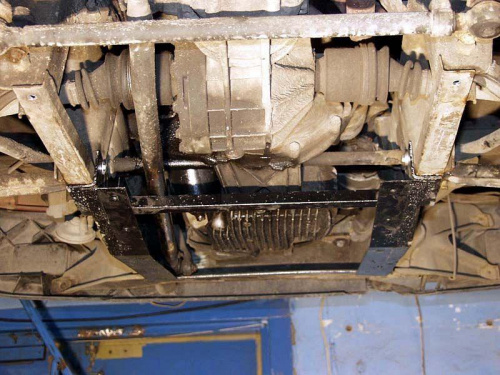 Защита картера двигателя Mercedes-Benz MB100 (631) 1981-1996 V- 2,4D; для а/м 100D W631 1988 - 1996  Арт. 13.0199