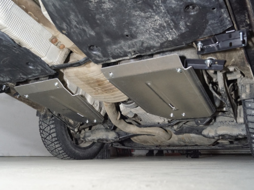 Защита топливного бака Volkswagen Taos 2020-2023 Внедорожник 5 дв. (комплект 2 шт) 4WD Арт. ZKTCC00540