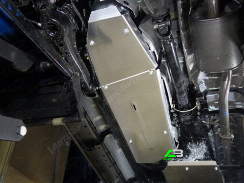 Защита топливного бака TCC для Toyota Fortuner, Алюминий 4 мм, арт. ZKTCC00330