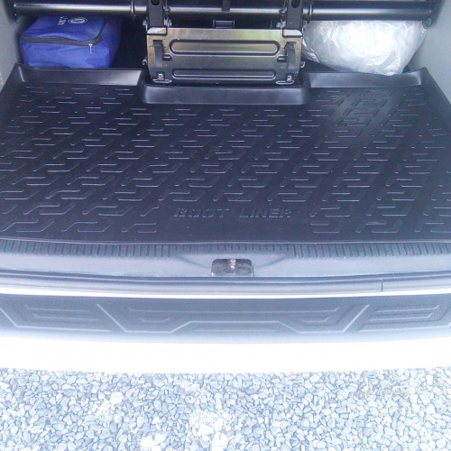 Коврик в багажник Volkswagen Caravelle (T5) 2002-2009, полиуретан L.LOCKER, Черный, база Short Арт. 0101040201